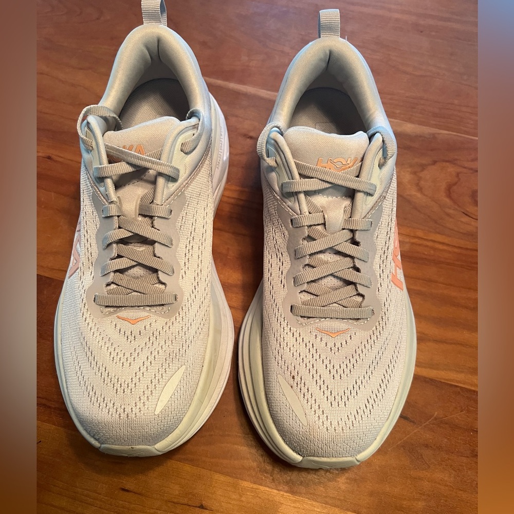 Hoka One One Bondi 8 Women’s 8.5 Shoes. Color mist. With box.